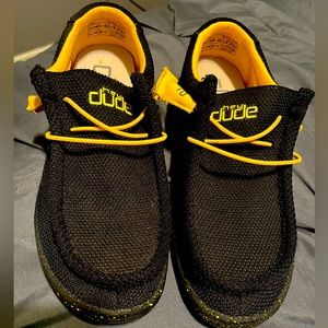 Hey Dudes, men’s size 9